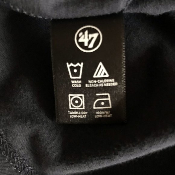 NWOT Women's Detroit Tigers Long Sleeve V-neck Tee - Picture 9 of 11